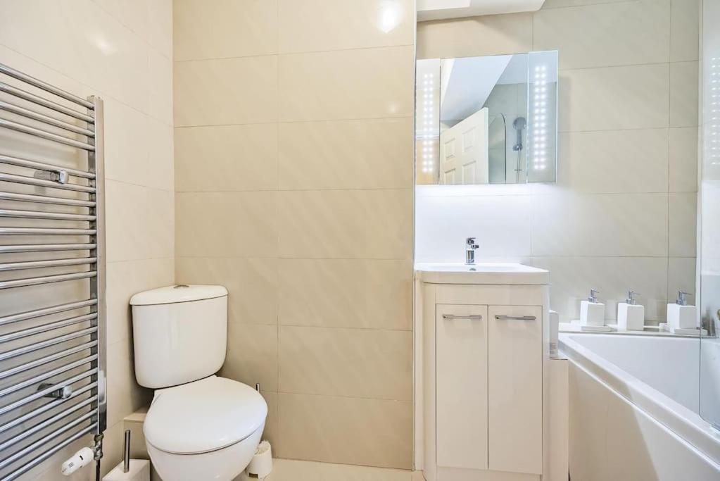 Modern 3 Bedroom, 3 Bathroom, Parking, River View * Londen