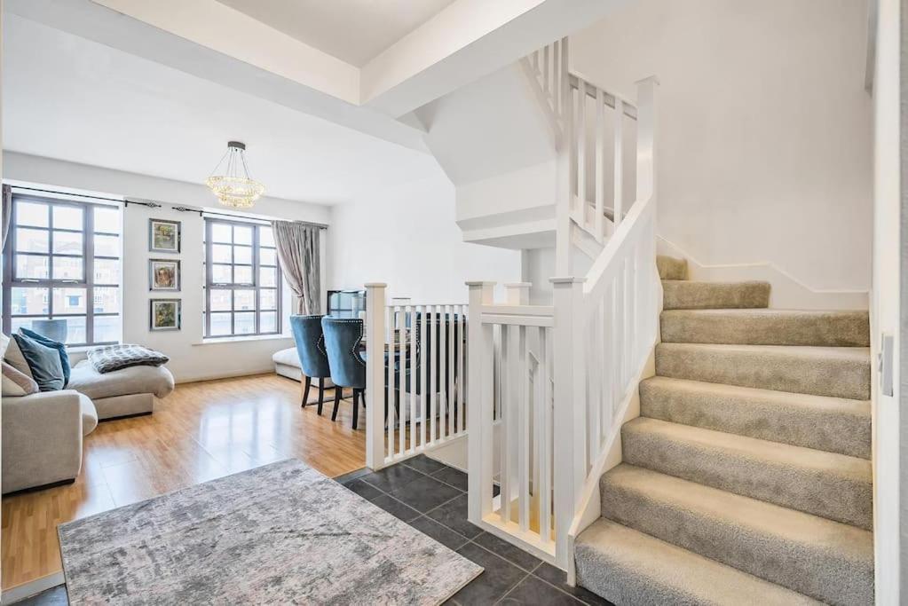 Appartement Modern 3 Bedroom, 3 Bathroom, Parking, River View Londen