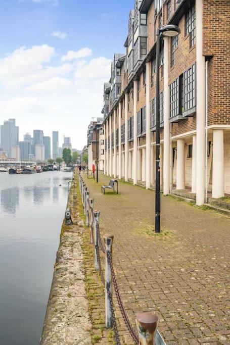 Modern 3 Bedroom, 3 Bathroom, Parking, River View Appartement *