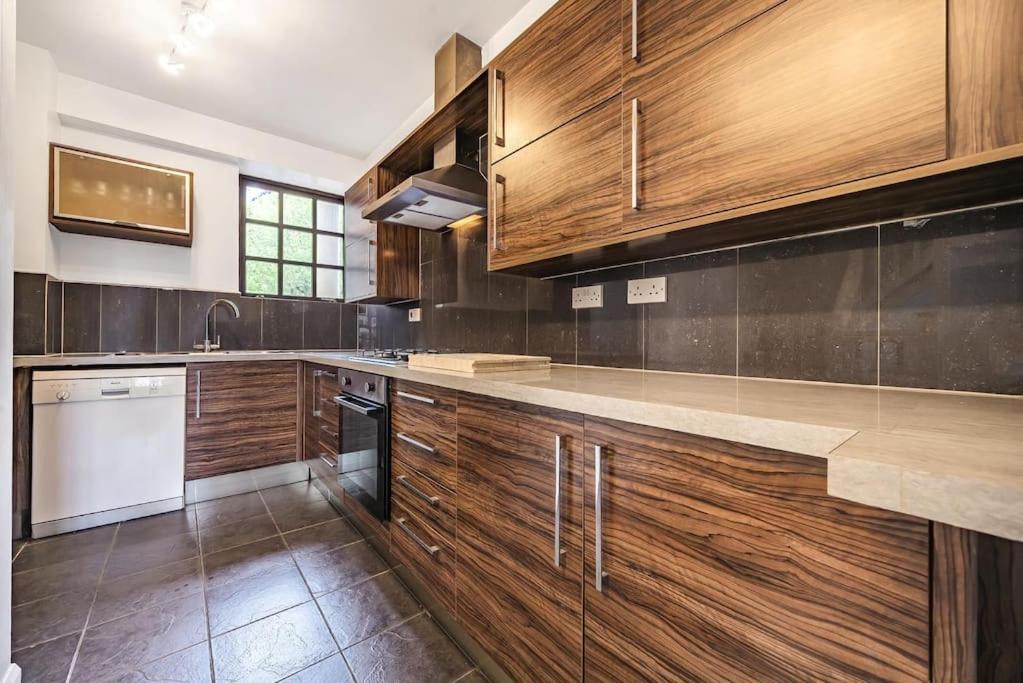 Modern 3 Bedroom, 3 Bathroom, Parking, River View Appartement